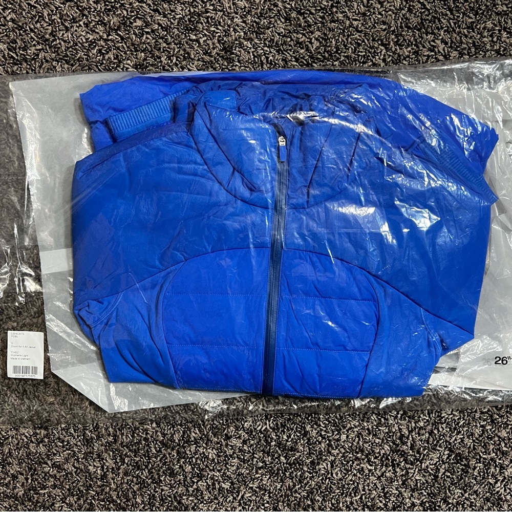 lululemon NWT down for it all jacket sz 0 pipe dream blue - Picture 8 of 9